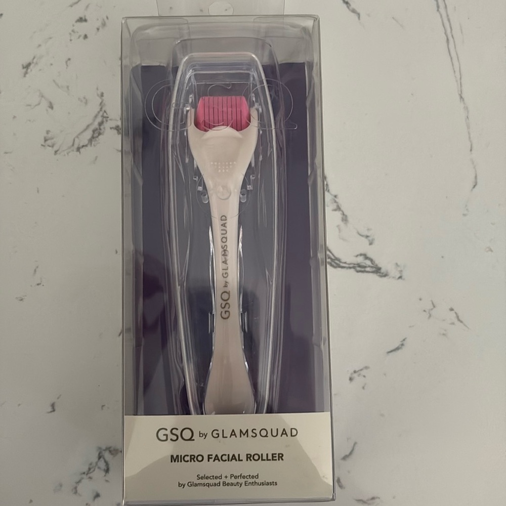 GSQ by Glamsquad facial roller